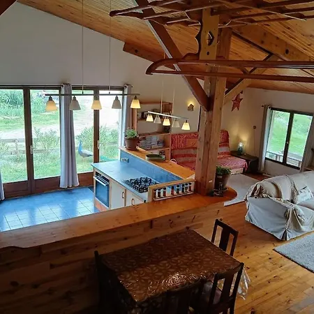 Bright Loft With Mountain And Nature View Hébergement de vacances Sougraigne