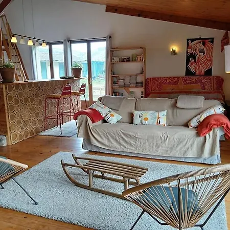 Hébergement de vacances Bright Loft With Mountain And Nature View