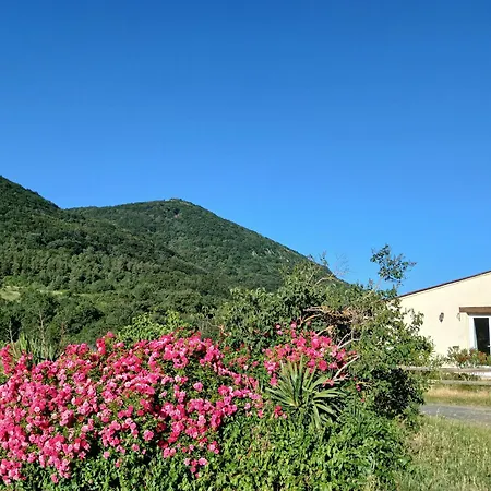 בית נופש Bright Loft With Mountain And Nature View