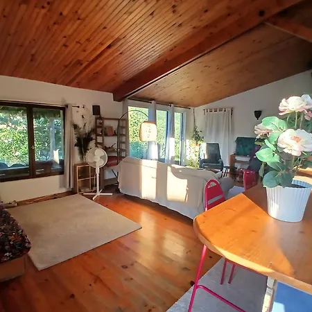 בית נופש Bright Loft With Mountain And Nature View Sougraigne